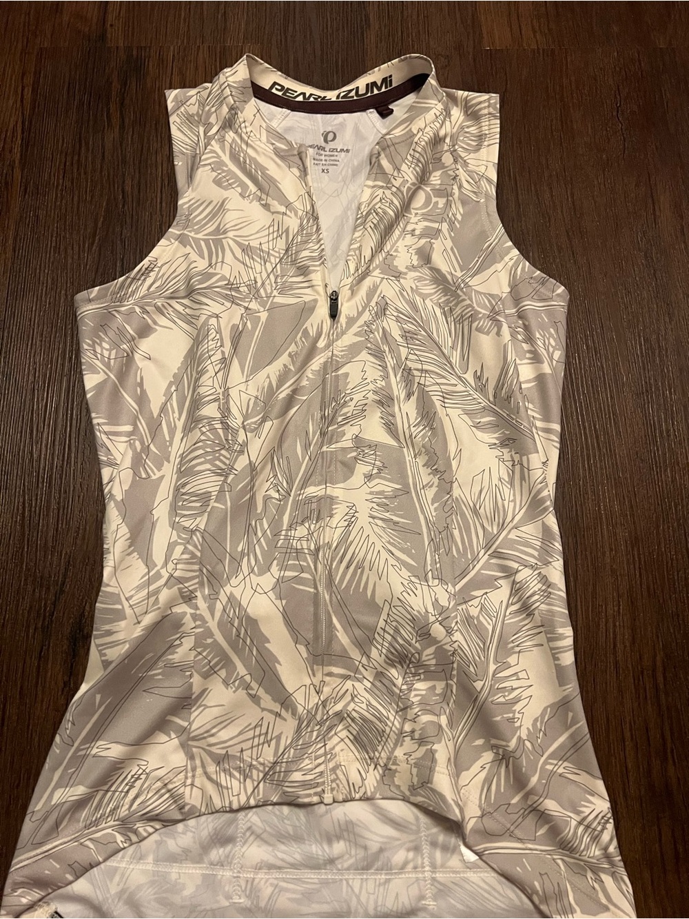 Pearl Izumi Women's Sleeveless Zip Cycling Jersey in Neutral Leaf Print